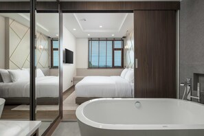 Ropa de cama hipoalergénica, minibar, caja fuerte