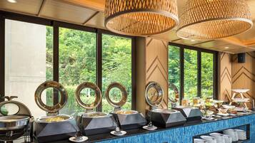 Daily buffet breakfast (THB 530 per person)