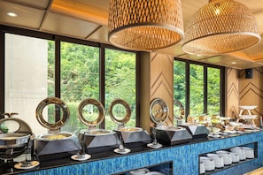 Daily buffet breakfast (THB 350 per person)