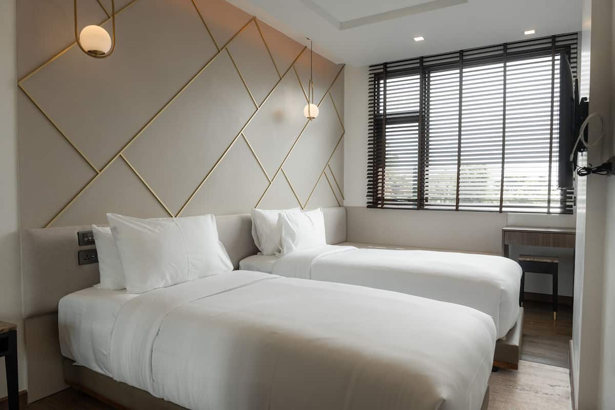 1 bedroom, hypo-allergenic bedding, minibar, in-room safe