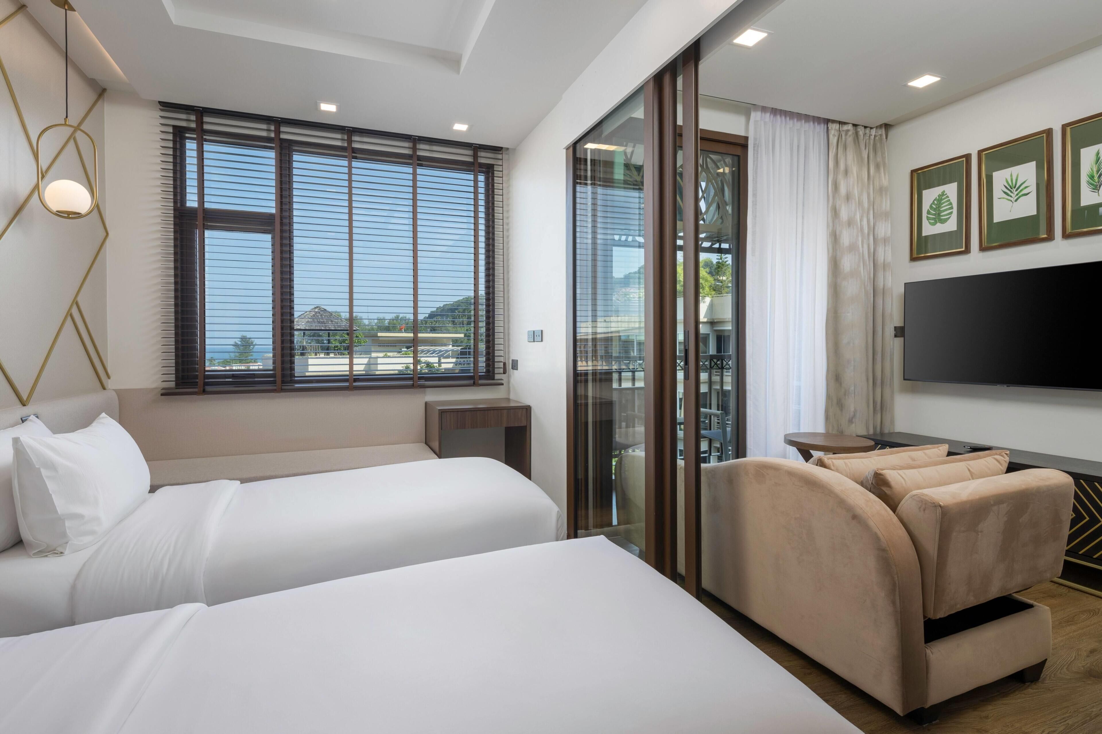 Hypo-allergenic bedding, minibar, in-room safe, individually furnished