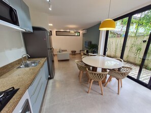 Microwave, oven, stovetop, coffee/tea maker - Casa Nova em Camburi (Praia de Camburí São Sebastião)