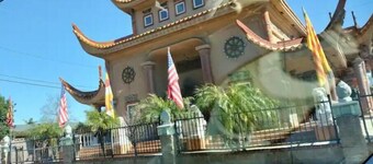 Spacious 2 BR 2 BA apt TV Stores