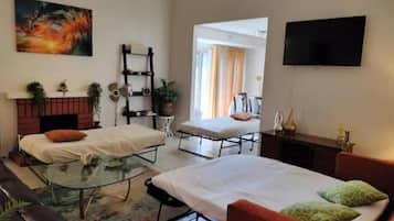 2 bedrooms, desk, iron/ironing board, travel cot