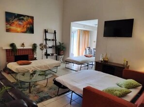 2 bedrooms, desk, iron/ironing board, travel crib - Spacious 2 BR 2 BA apt TV Stores (Santa Ana)