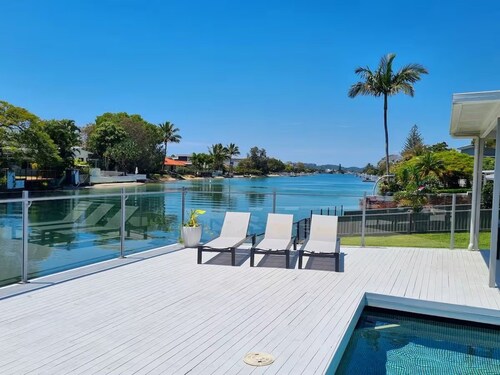 Spacious Palm Beach Home near Creek, Beach & Cafés