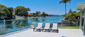 Spacious Palm Beach Home near Creek, Beach & Cafés