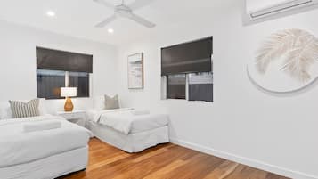 4 bedrooms, iron/ironing board, free WiFi, bed sheets