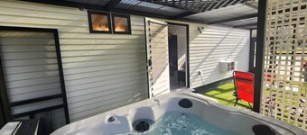 # 4 Lovely Palms- Guest house  with Hot tub