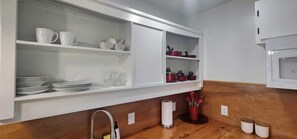 Micro-ondes, cafetière/bouilloire