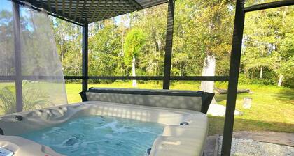 # 4 Lovely Palms- Guest house with Hot tub