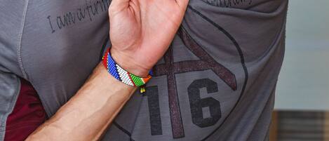 A person wearing a grey sports jersey with the number 16 and the text "I am a fighter" on the back.