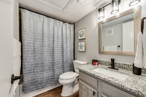 タオル、石鹸、シャンプー、トイレットペーパー