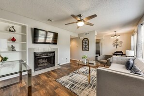 Smart TV, fireplace
