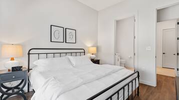 1 bedroom, desk, iron/ironing board, WiFi