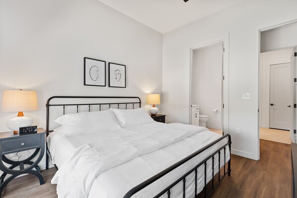 1 habitación, escritorio, tabla de planchar con plancha y wifi 