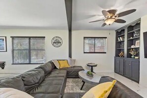 Smart TV, fireplace - Dreamful Lake House. Amazing Waterfront delight. (Melbourne)