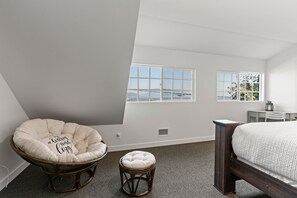 2 habitaciones, caja de seguridad en la habitación y escritorio 