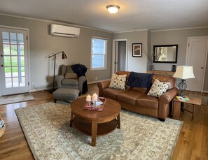 Smart TV - Cozy 2 br. Close to River (Milwaukie)