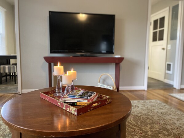 Interior - Cozy 2 br. Close to River (Milwaukie)