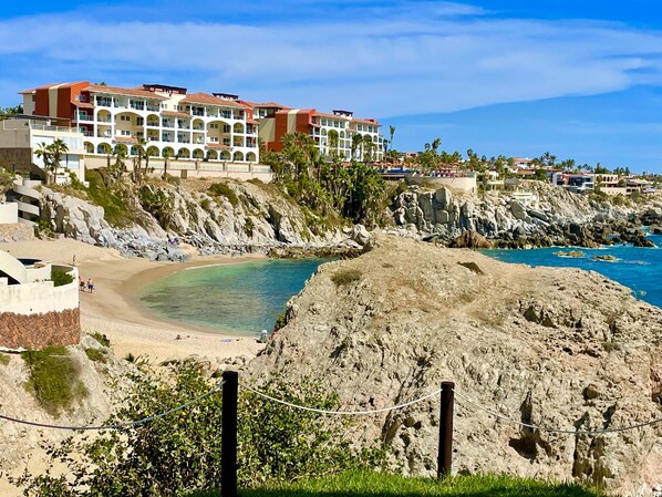 Beach nearby, sun loungers, beach towels