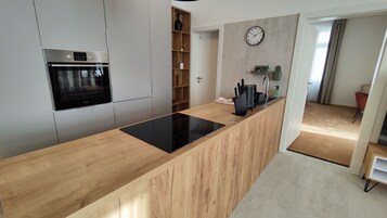 Deluxe Premium Suite | Private kitchen | Full-size fridge, microwave, oven, stovetop