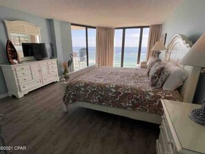 2 bedrooms, iron/ironing board, free WiFi, bed sheets - Sunset Getaways PCB T2-910 at Edgewater: Balcony with access from Master Bedroom (Panama City Beach)