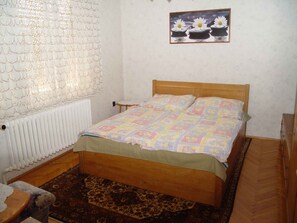 3 bedrooms, travel cot, Internet