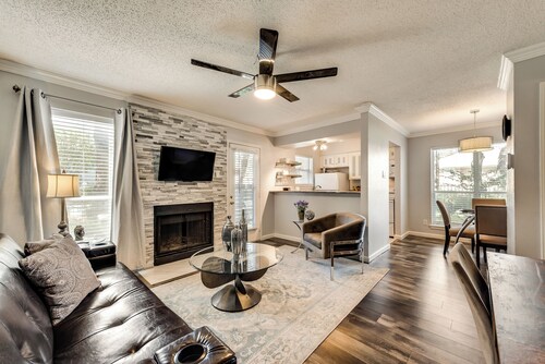 I00 - Gated Irving 2BR | DFW 10Min | Patio + Pool