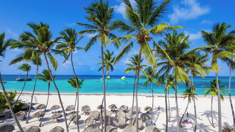 Beachfront 7BR Villa with Pool & Maid