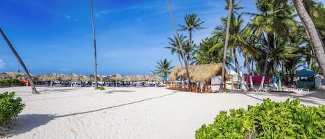 Beach nearby, white sand, beach towels