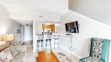 Apartment, 1 Bedroom | Living area