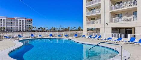 2 outdoor pools, pool loungers
