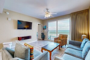 Living area - Splash Resort (Panama City Beach)