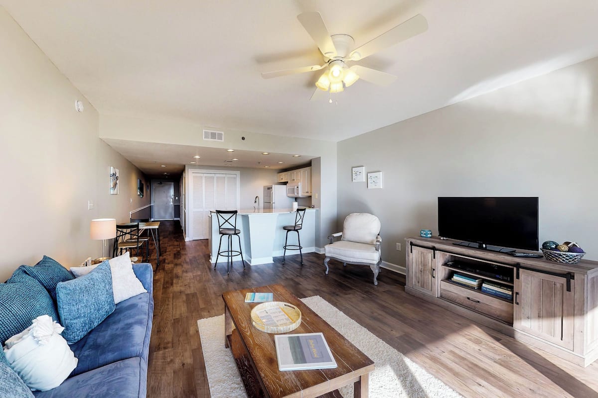 Condo, 1 Bedroom | Living area