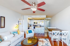 Condo, 2 chambres | Aire de séjour