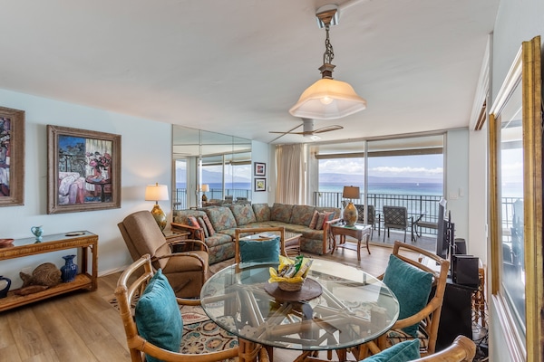 Apartment, 2 Bedrooms | Living area