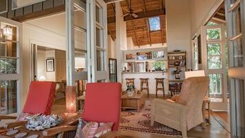 Condo, 1 Bedroom | Living area