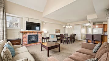 Townhome, 3 Bedrooms | Living area