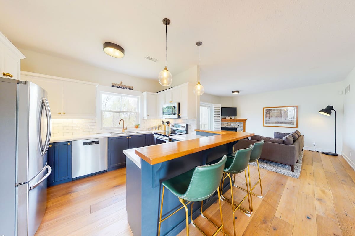 Condo, 3 Bedrooms | Living area