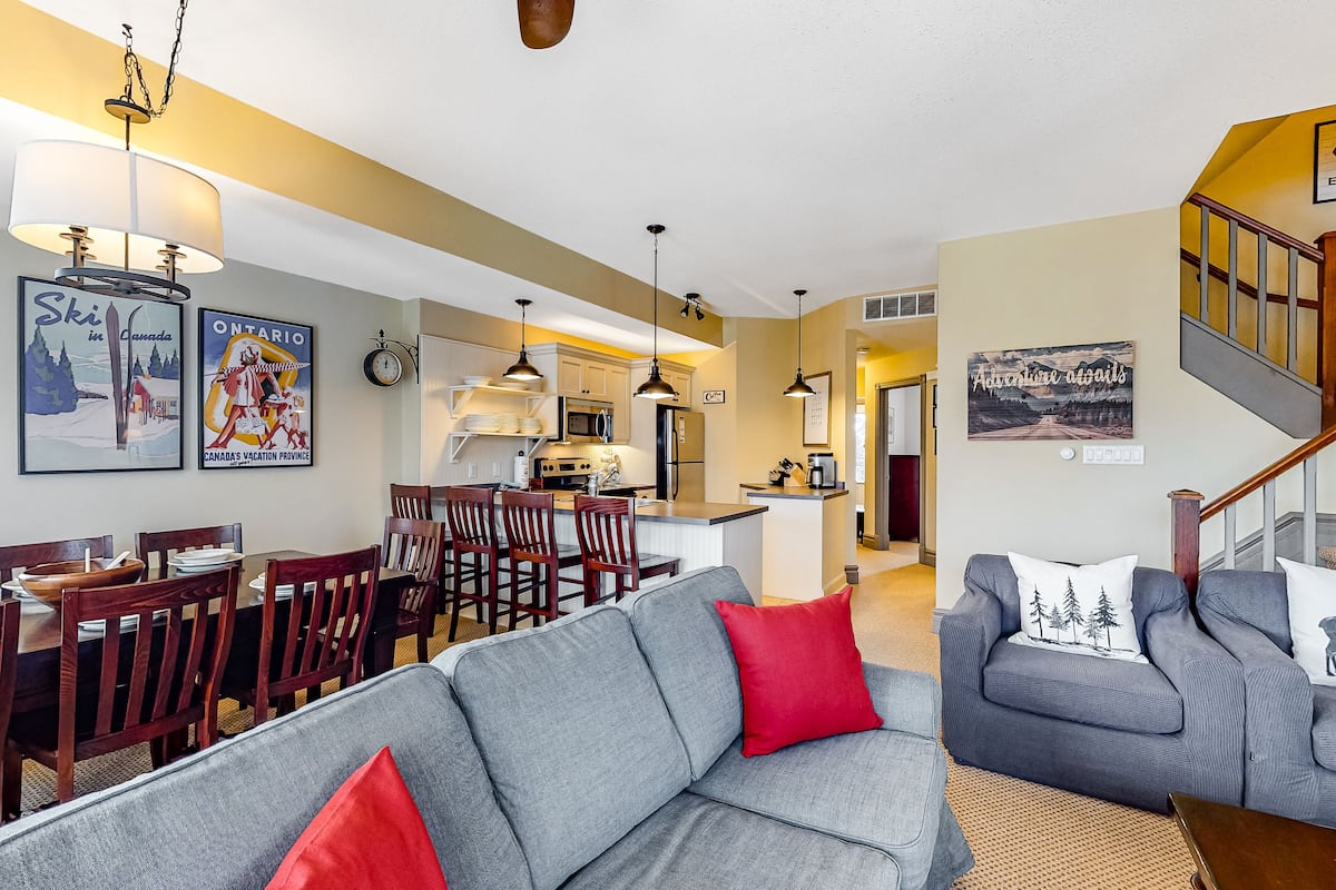 Condo, 4 Bedrooms | Living area