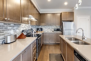 Townhome, 3 Bedrooms | Private kitchen