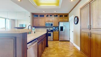 Penthouse, 3 Bedrooms | Private kitchen | Coffee/tea maker, dining tables