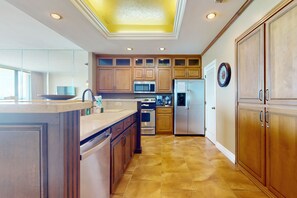 Penthouse, 3 Bedrooms | Private kitchen | Coffee/tea maker, dining tables