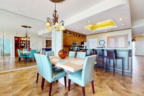 Penthouse, 3 Bedrooms | Living area