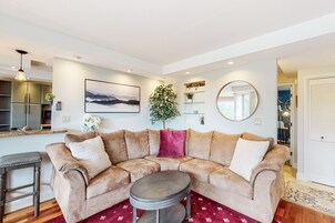 Apartment, 2 Bedrooms | Living area