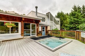 Banyera d'hidromassatge a l'aire lliure