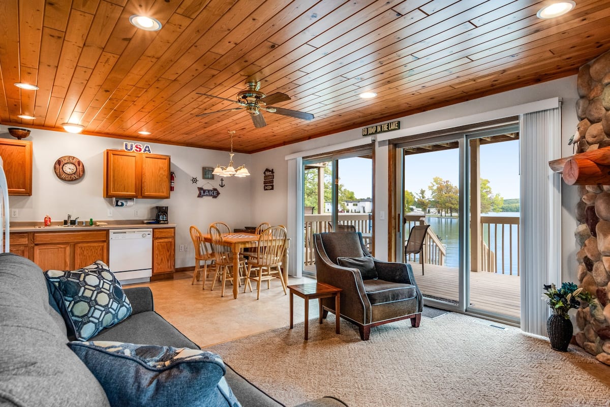 Condo, 2 Bedrooms | Living area