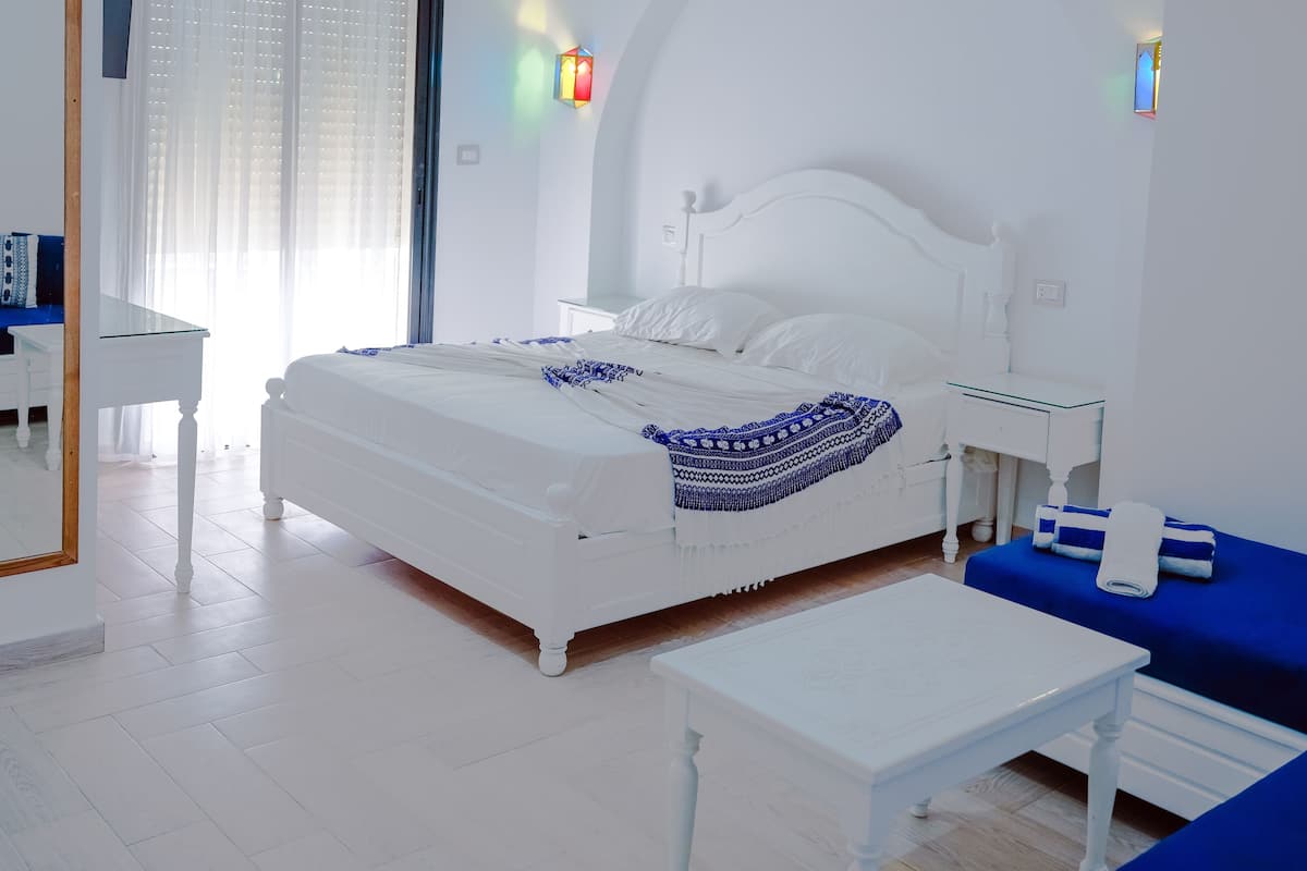 Basic Room | 2 bilik tidur, meja, kalis bunyi, cadar katil