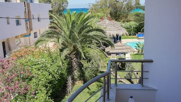 Family Suite | 2 bedrooms, desk, soundproofing, bed sheets